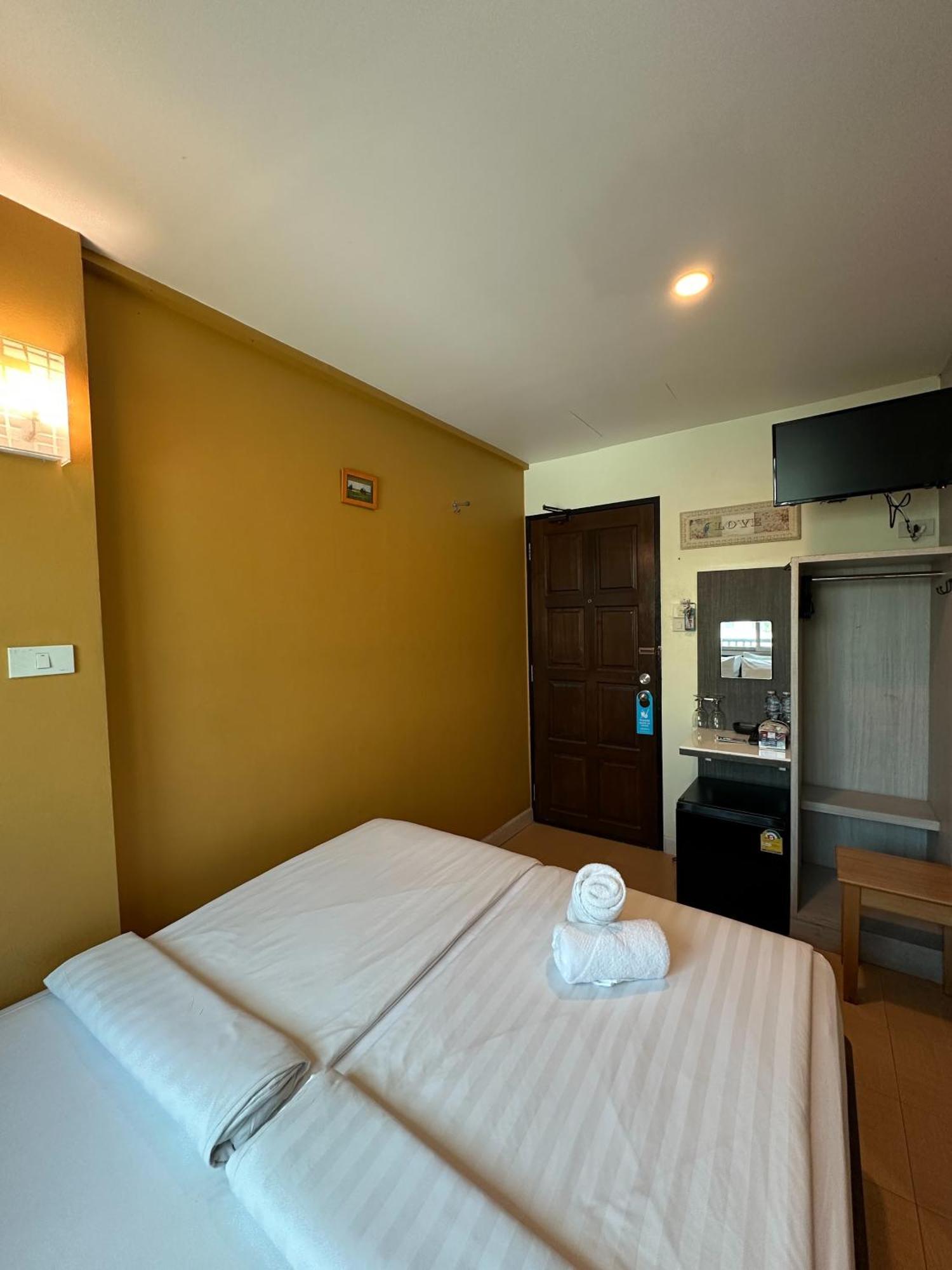 Bbhouse Phra Athit Banguecoque Exterior foto